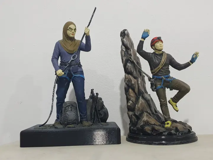 Dua figur pemanjat tebing