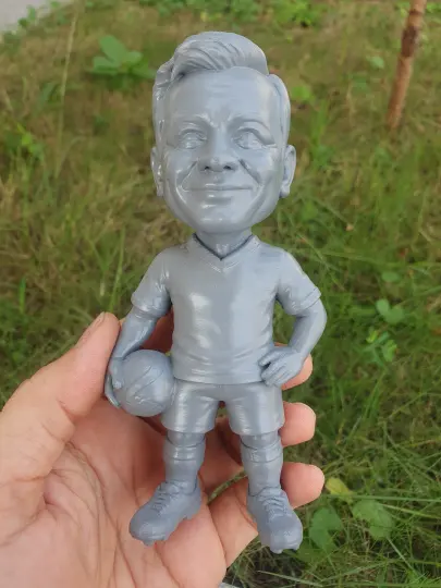 Figur pemain bola sebelum dicat