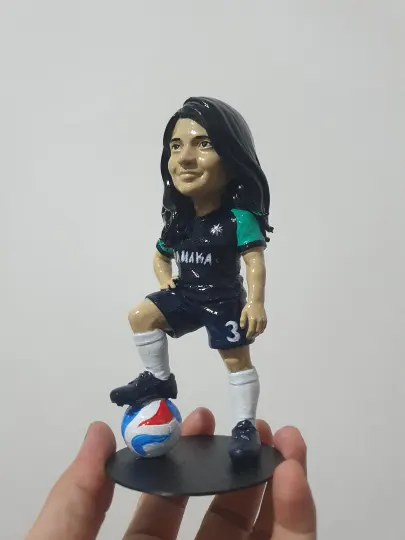 Figur pemain bola nomor 3