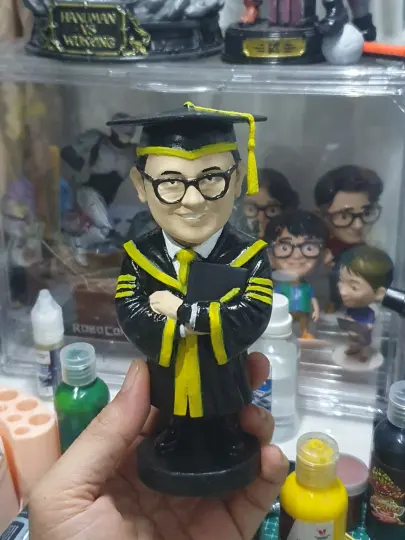 Figur wisudawan